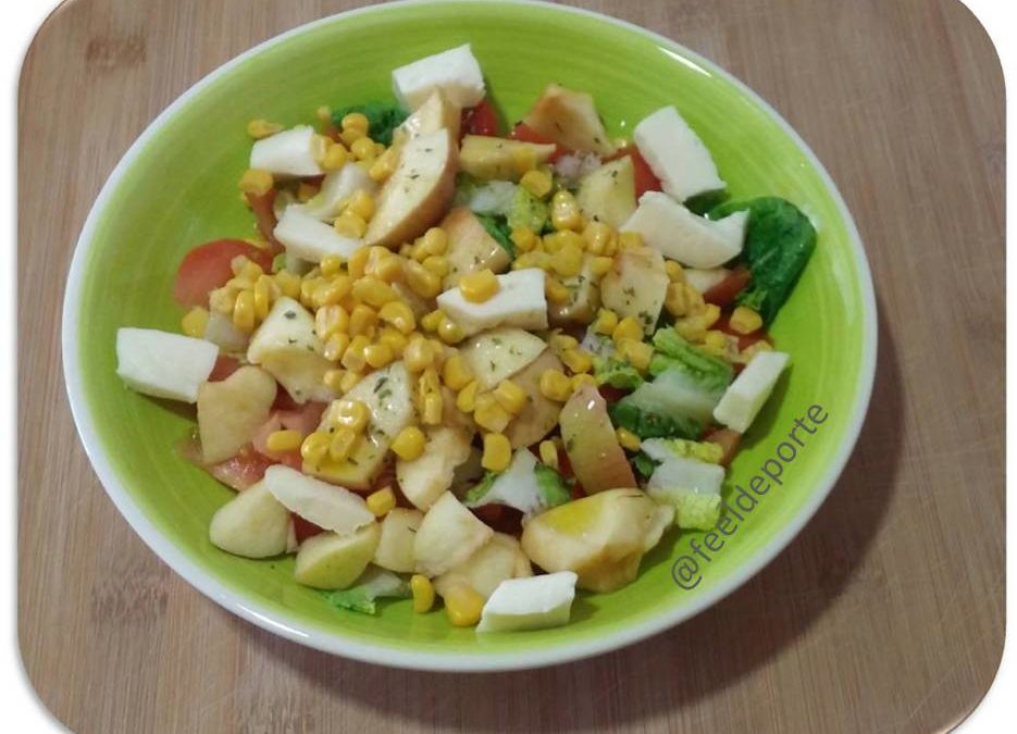 Ensalada de Lechuga con Frutas, Queso y con un toque de Maíz Dulce, Recetas de ensaladas de frutas y verduras, Ensaladas de frutas y verduras,