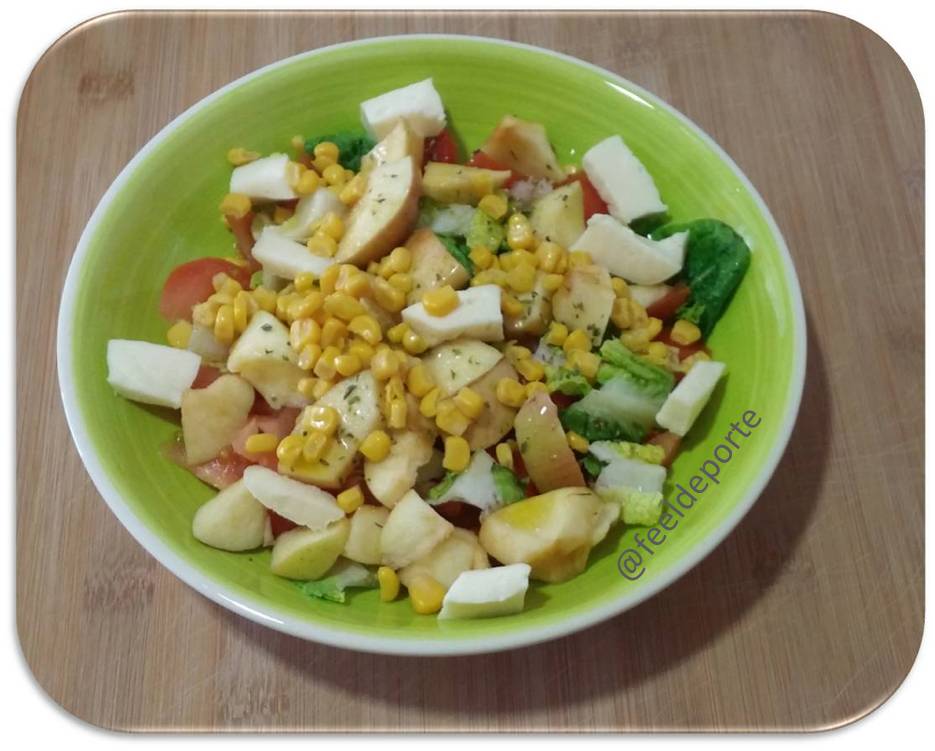 Ensalada de Lechuga con Frutas, Queso y con un toque de Maíz Dulce, Recetas de ensaladas de frutas y verduras, Ensaladas de frutas y verduras,